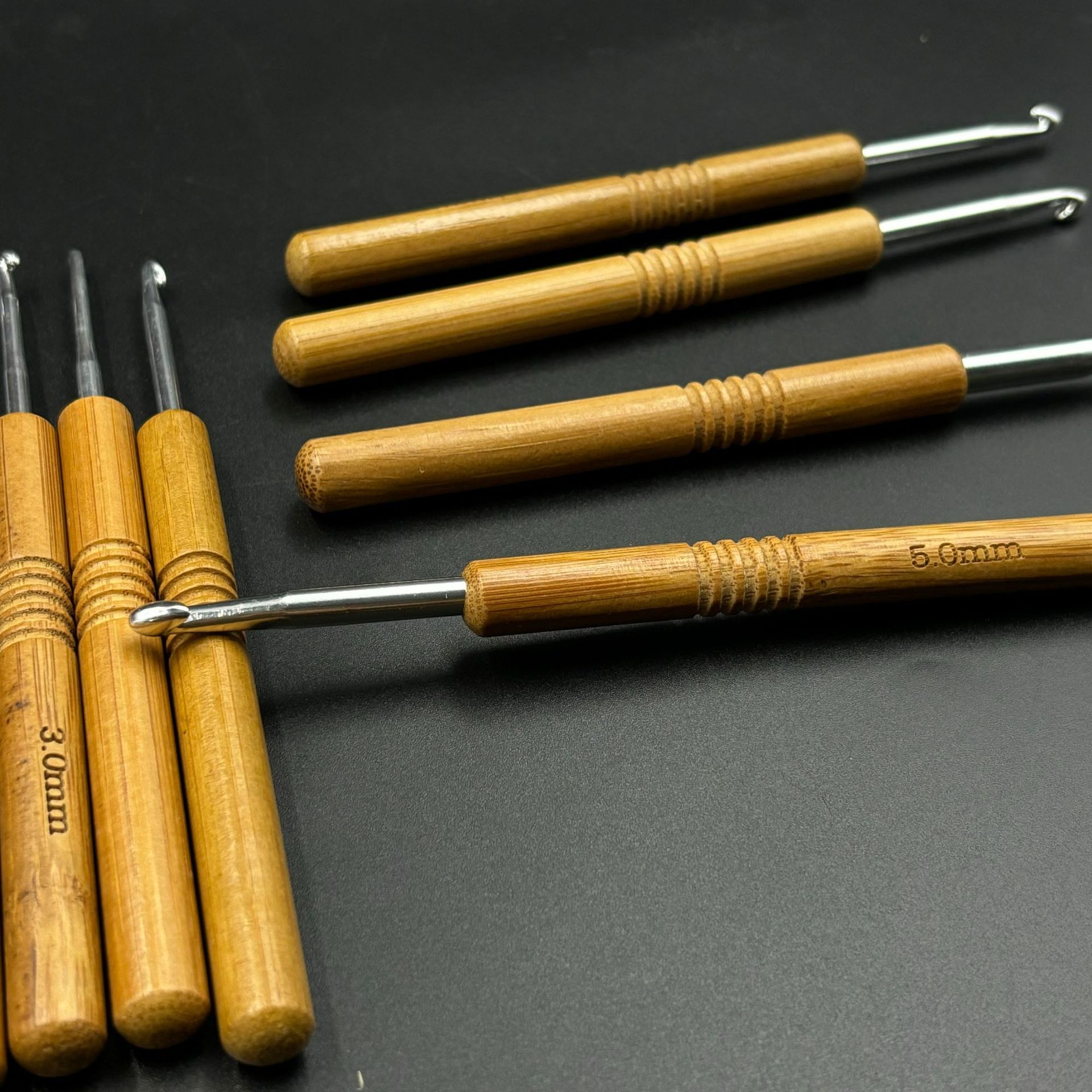 대나무 손잡이가 달린 인체공학적 디자인의 크로셰 바늘  - Wooden Crochet Hooks Ergonomic Handle 리뷰 및 가격